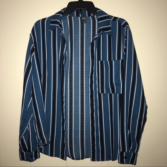 Fashion striped button up dressy blouse. 💙 - Picture 2 of 3